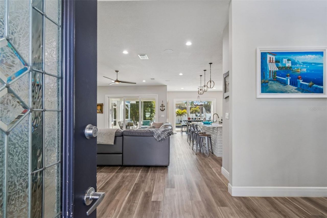 1516 Grandview Drive, Tarpon Springs, FL 34689 Photo