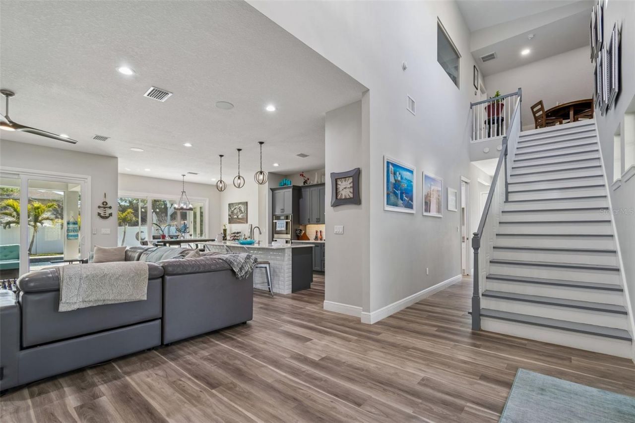 1516 Grandview Drive, Tarpon Springs, FL 34689 Photo