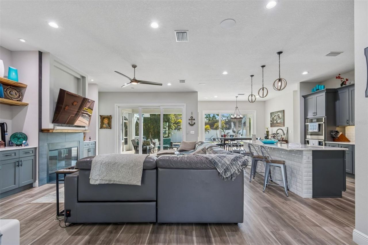 1516 Grandview Drive, Tarpon Springs, FL 34689 Photo