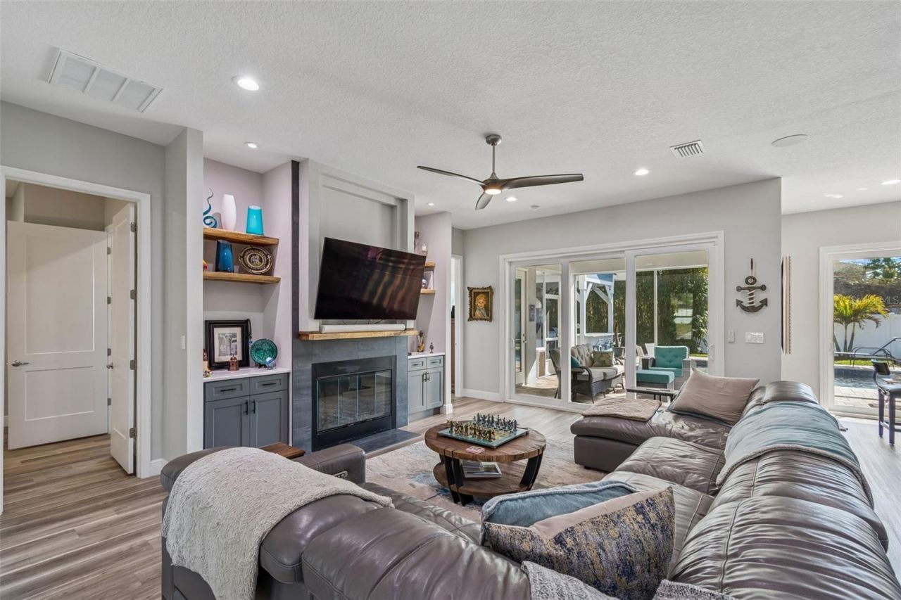 1516 Grandview Drive, Tarpon Springs, FL 34689 Photo