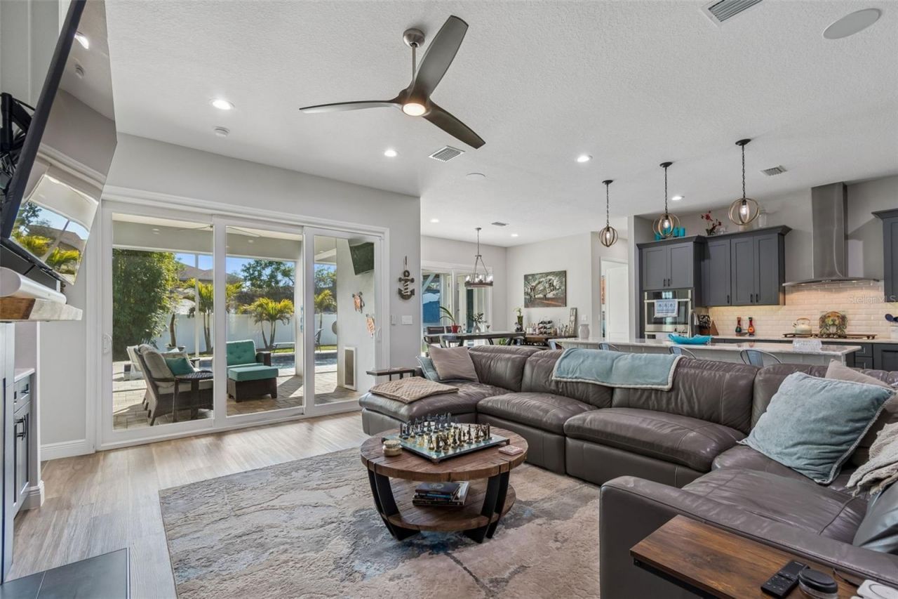 1516 Grandview Drive, Tarpon Springs, FL 34689 Photo