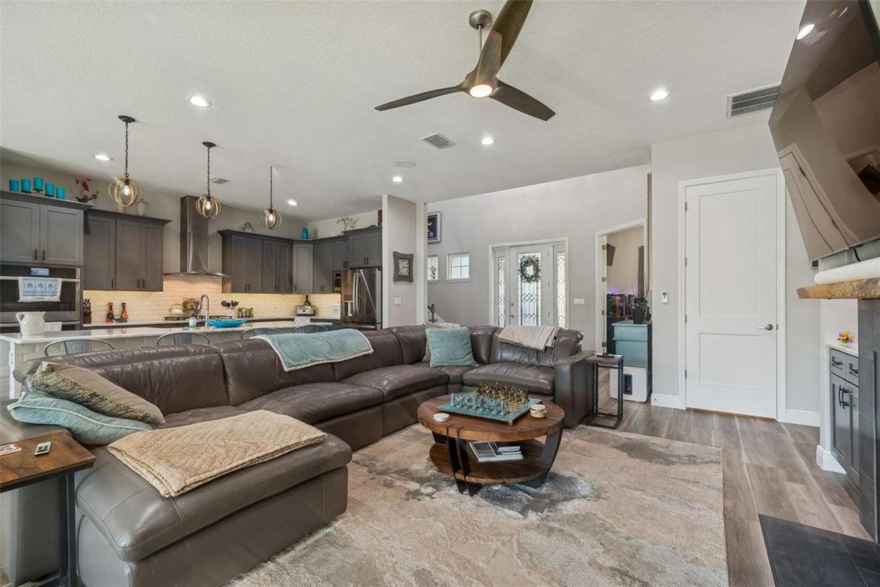 1516 Grandview Drive, Tarpon Springs, FL 34689 Photo