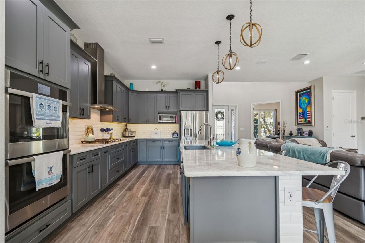 1516 Grandview Drive, Tarpon Springs, FL 34689 Photo