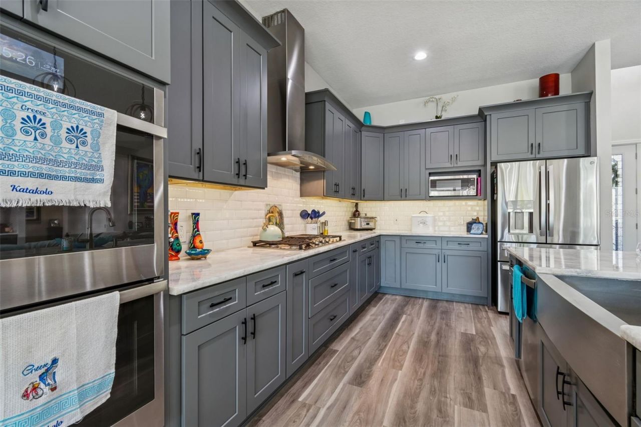 1516 Grandview Drive, Tarpon Springs, FL 34689 Photo