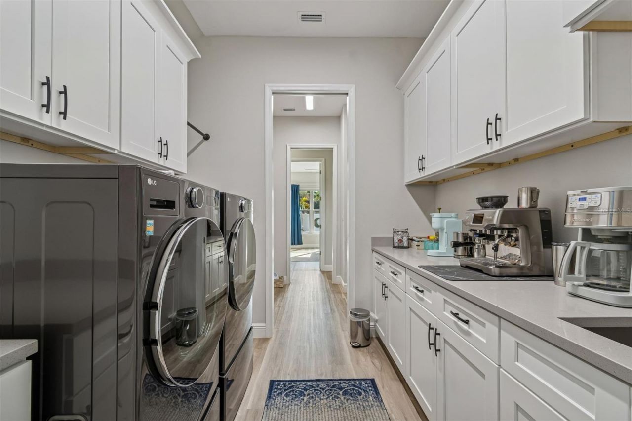 1516 Grandview Drive, Tarpon Springs, FL 34689 Photo