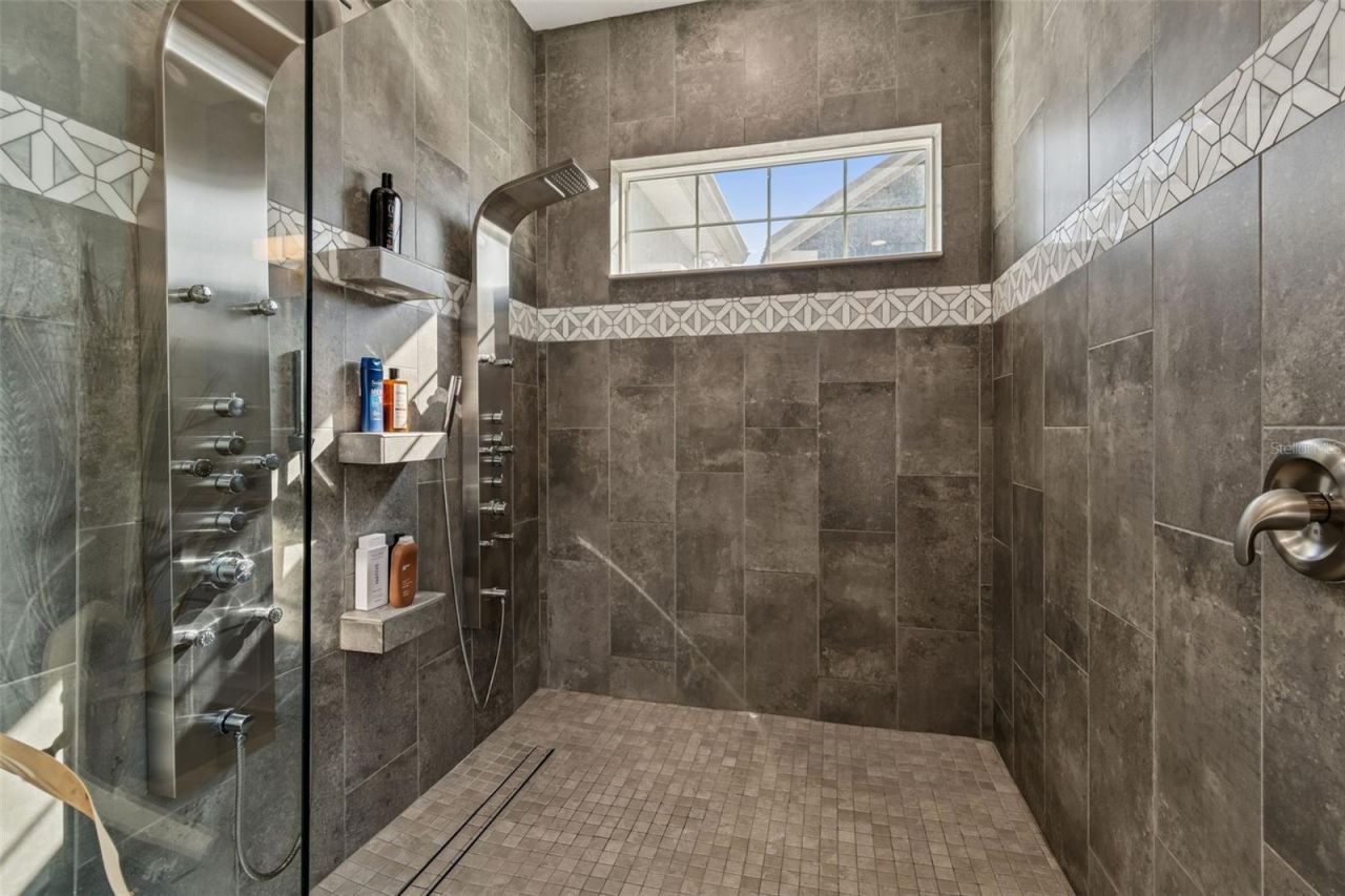 1516 Grandview Drive, Tarpon Springs, FL 34689 Photo