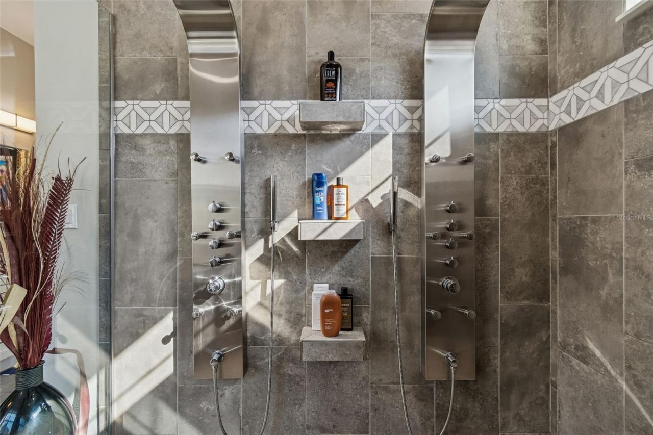 1516 Grandview Drive, Tarpon Springs, FL 34689 Photo