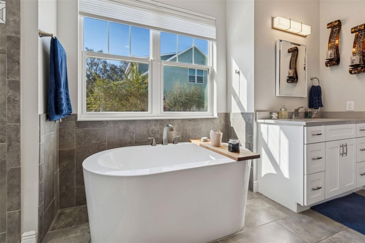 1516 Grandview Drive, Tarpon Springs, FL 34689 Photo