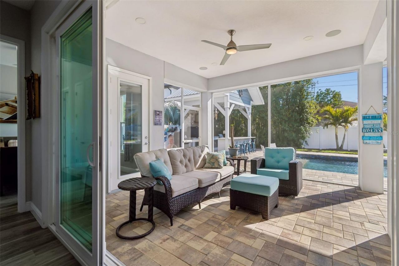 1516 Grandview Drive, Tarpon Springs, FL 34689 Photo