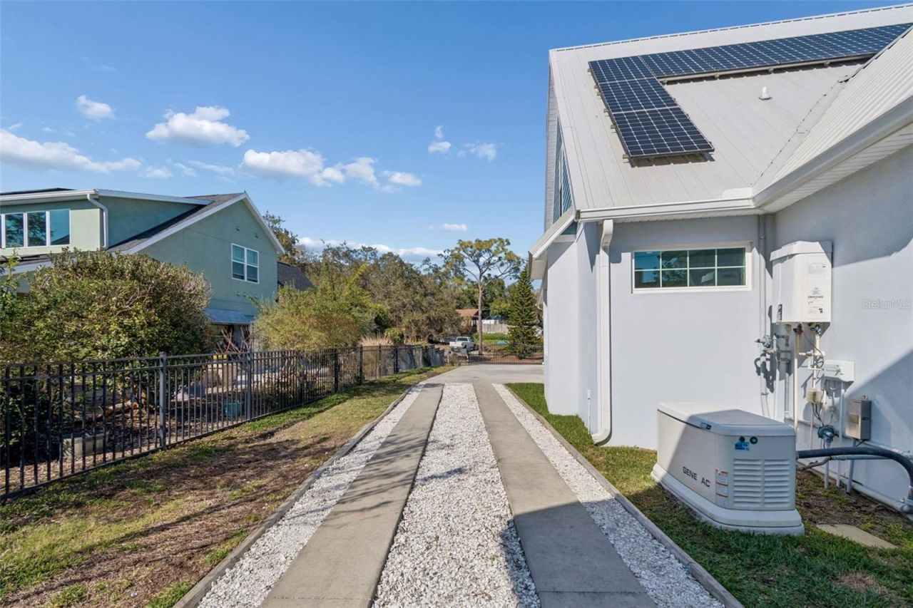 1516 Grandview Drive, Tarpon Springs, FL 34689 Photo