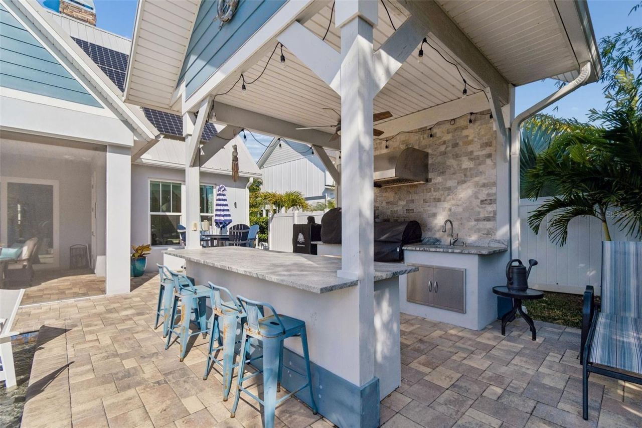 1516 Grandview Drive, Tarpon Springs, FL 34689 Photo