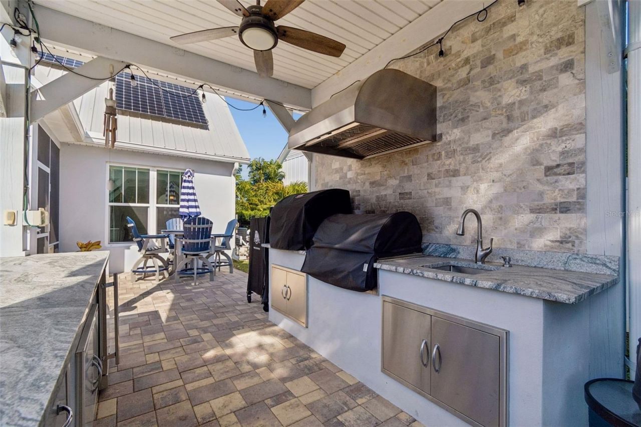 1516 Grandview Drive, Tarpon Springs, FL 34689 Photo