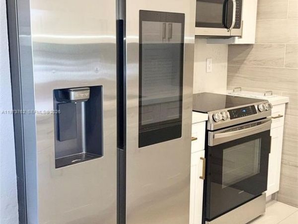 637 SW 3rd St , Unit 304, Miami, FL 33130