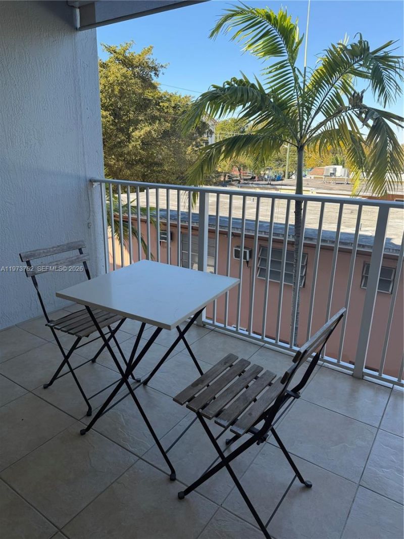 637 SW 3rd St , Unit 304, Miami, FL 33130 Photo