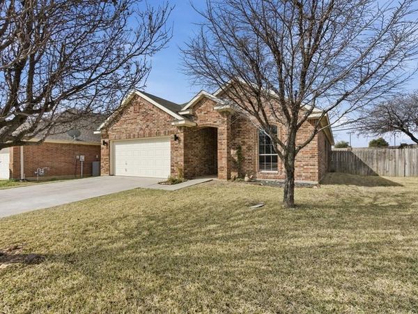813 Chase Circle, Hurst, TX 76053