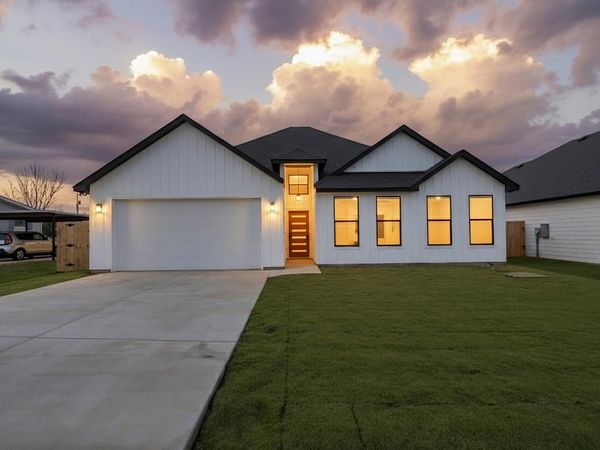 5104 Waterbury Court, Granbury, TX 76048