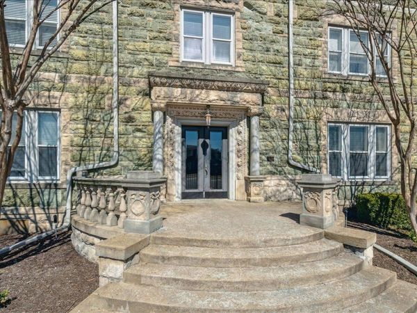 1118 POPLAR AVE, Unit 11, Memphis, TN 38105