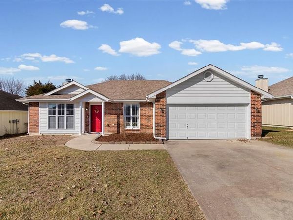 1113 Foxridge Drive, Warrensburg, MO 64093