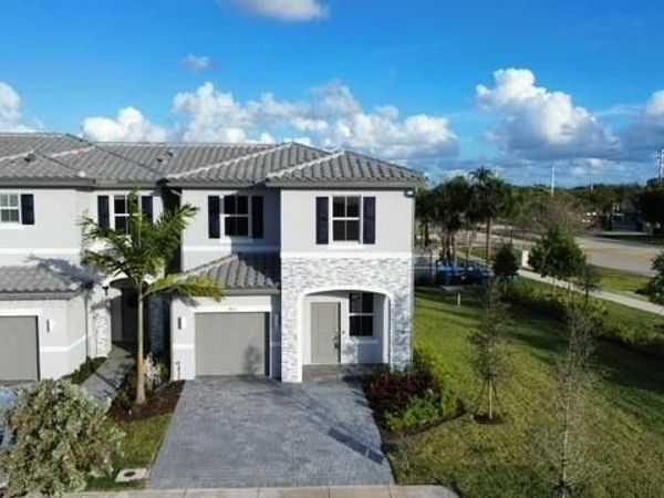 4611 NW 118th Ave, Coral Springs, FL 33076