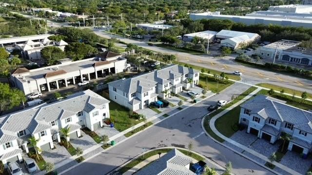 4611 NW 118th Ave, Coral Springs, FL 33076 Photo