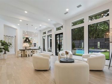 4373 W Northwest Highway, Dallas, TX 75220