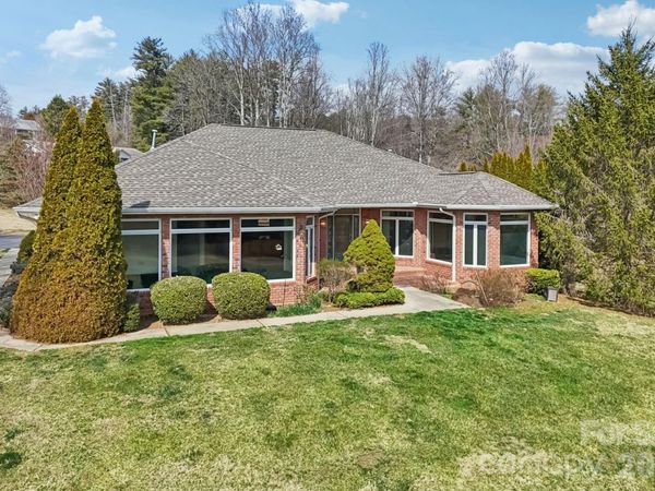 39 Beaumont Drive, Hendersonville, NC 28739