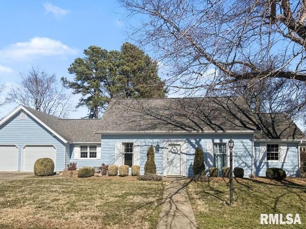 2914 W KENT Drive, Carbondale, IL 62901