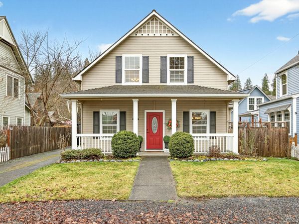 620 E D Street, Jacksonville, OR 97530