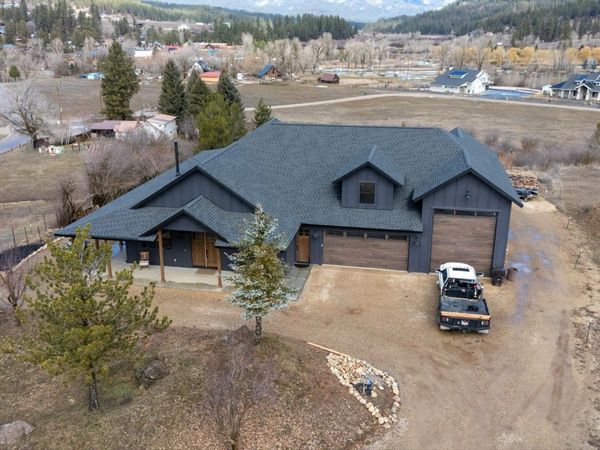 20 Hawthorne Ln, Garden Valley, ID 83622