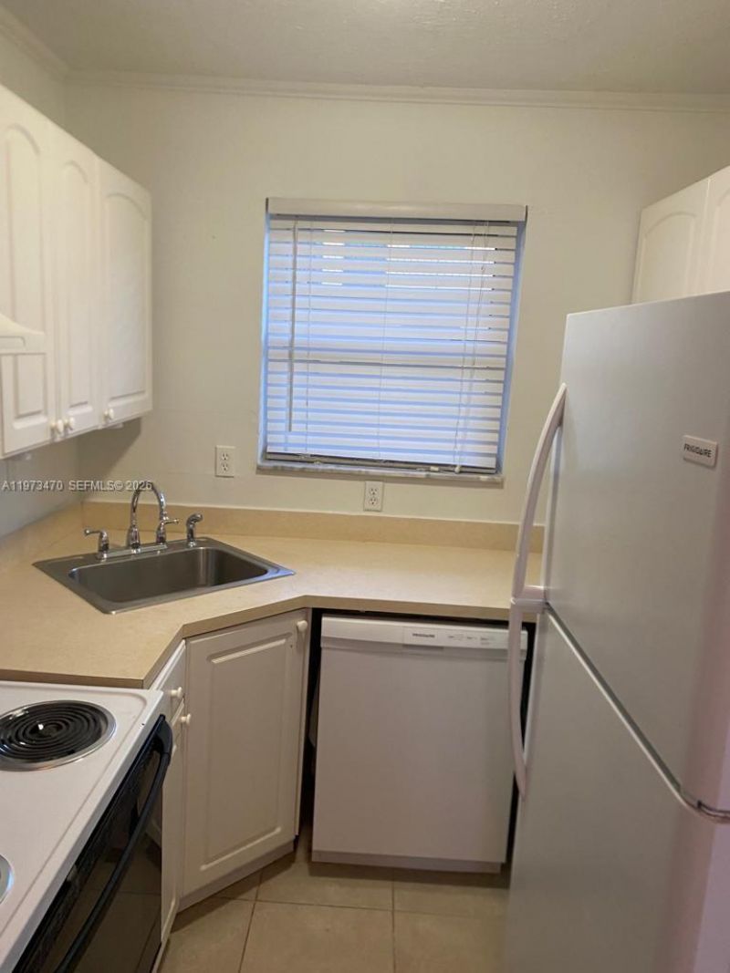 1975 NE 135th St , Unit 2D, North Miami, FL 33181 Photo