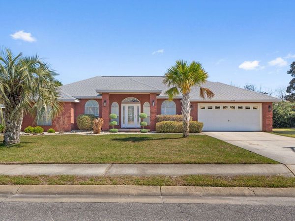 1680 Woodlawn Way, Gulf Breeze, FL 32563