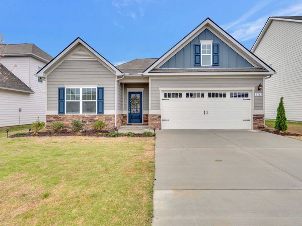 3703 Capstone Dr, Murfreesboro, TN 37128