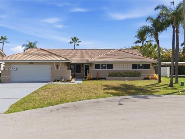 6520 Olde Moat Way, Davie, FL 33331