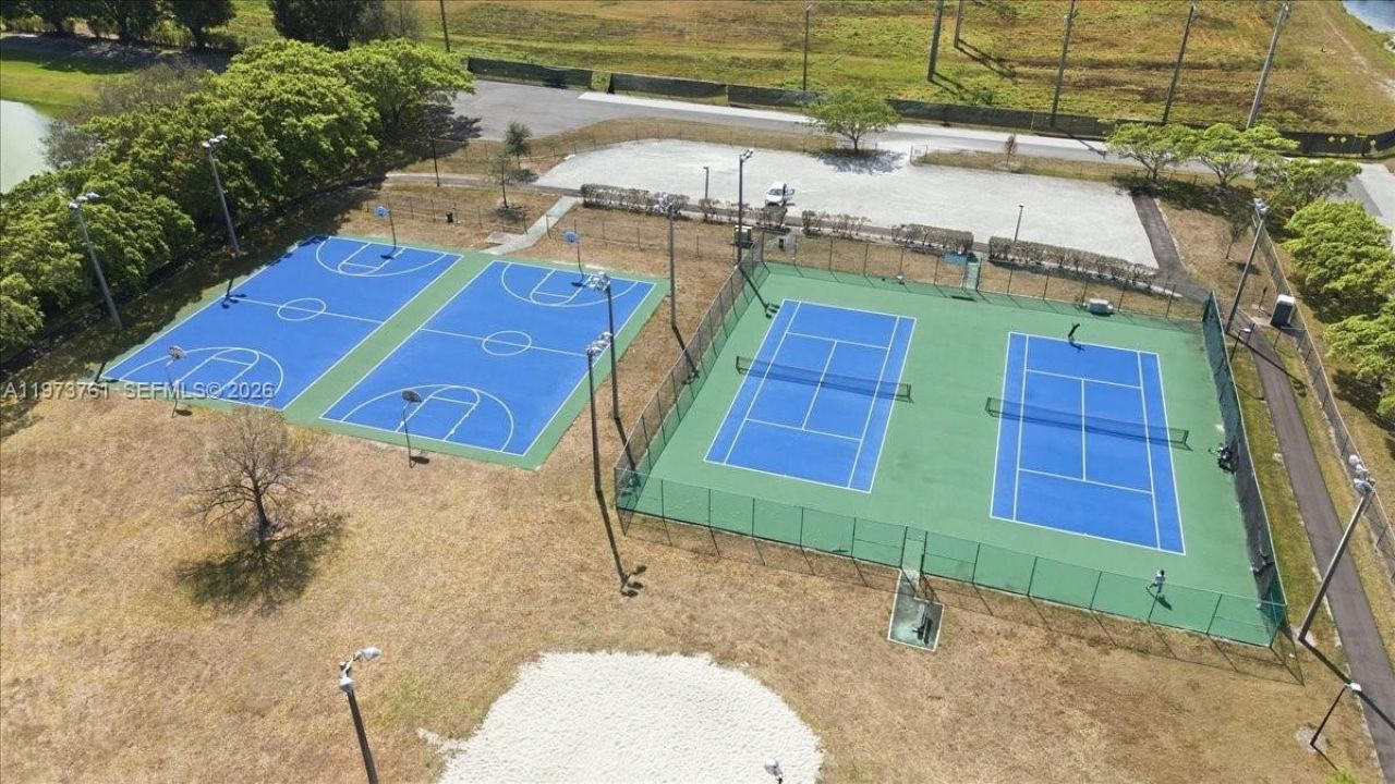 6520 Olde Moat Way, Davie, FL 33331 Photo