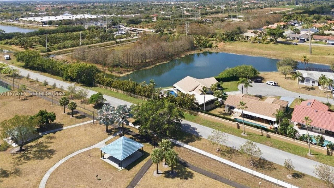 6520 Olde Moat Way, Davie, FL 33331 Photo