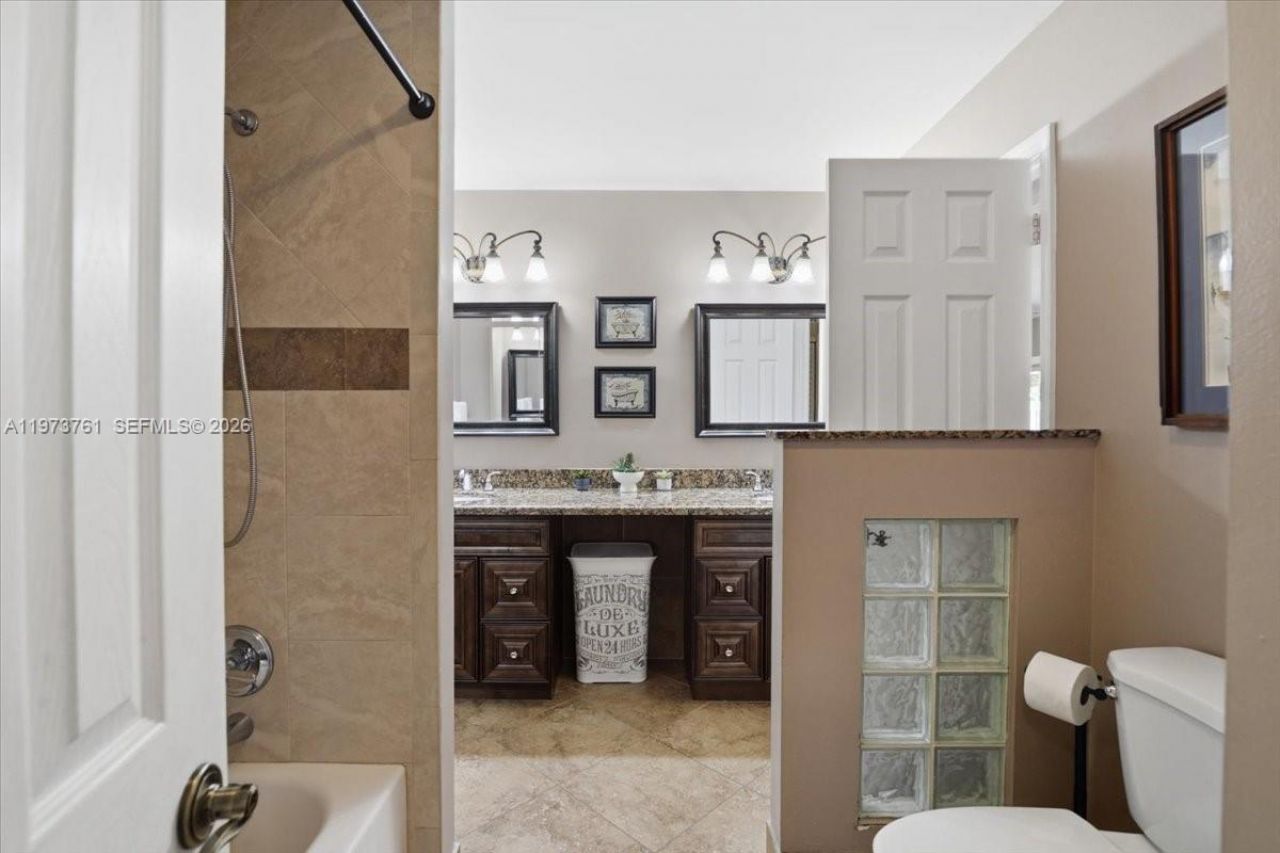 6520 Olde Moat Way, Davie, FL 33331 Photo