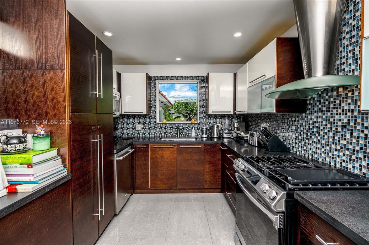 1360 SW 16th St, Miami, FL 33145 Photo