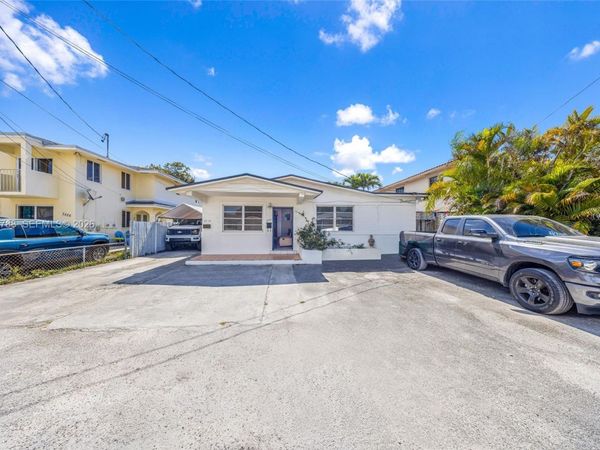 3532 NW 4th Ter , Miami, FL 33125