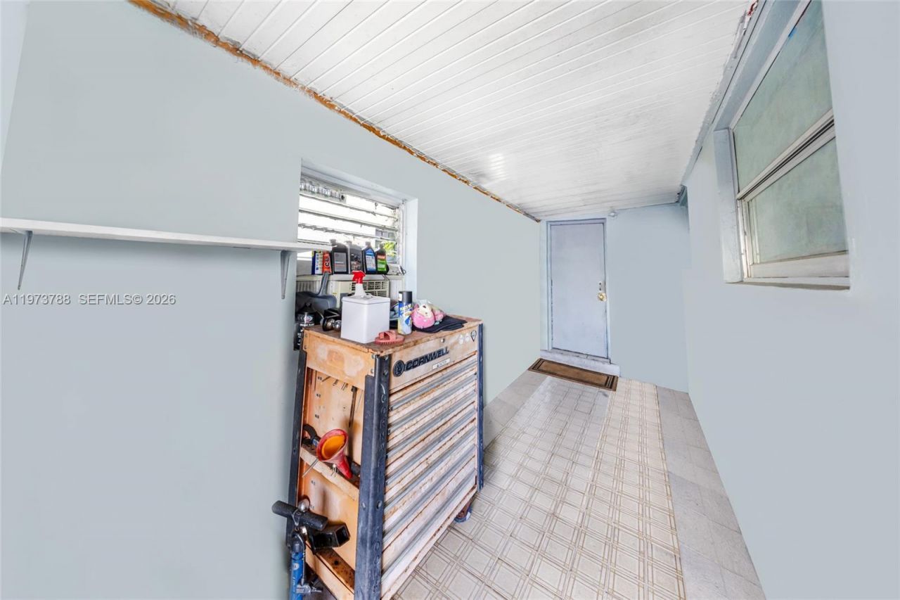 3532 NW 4th Ter , Miami, FL 33125 Photo