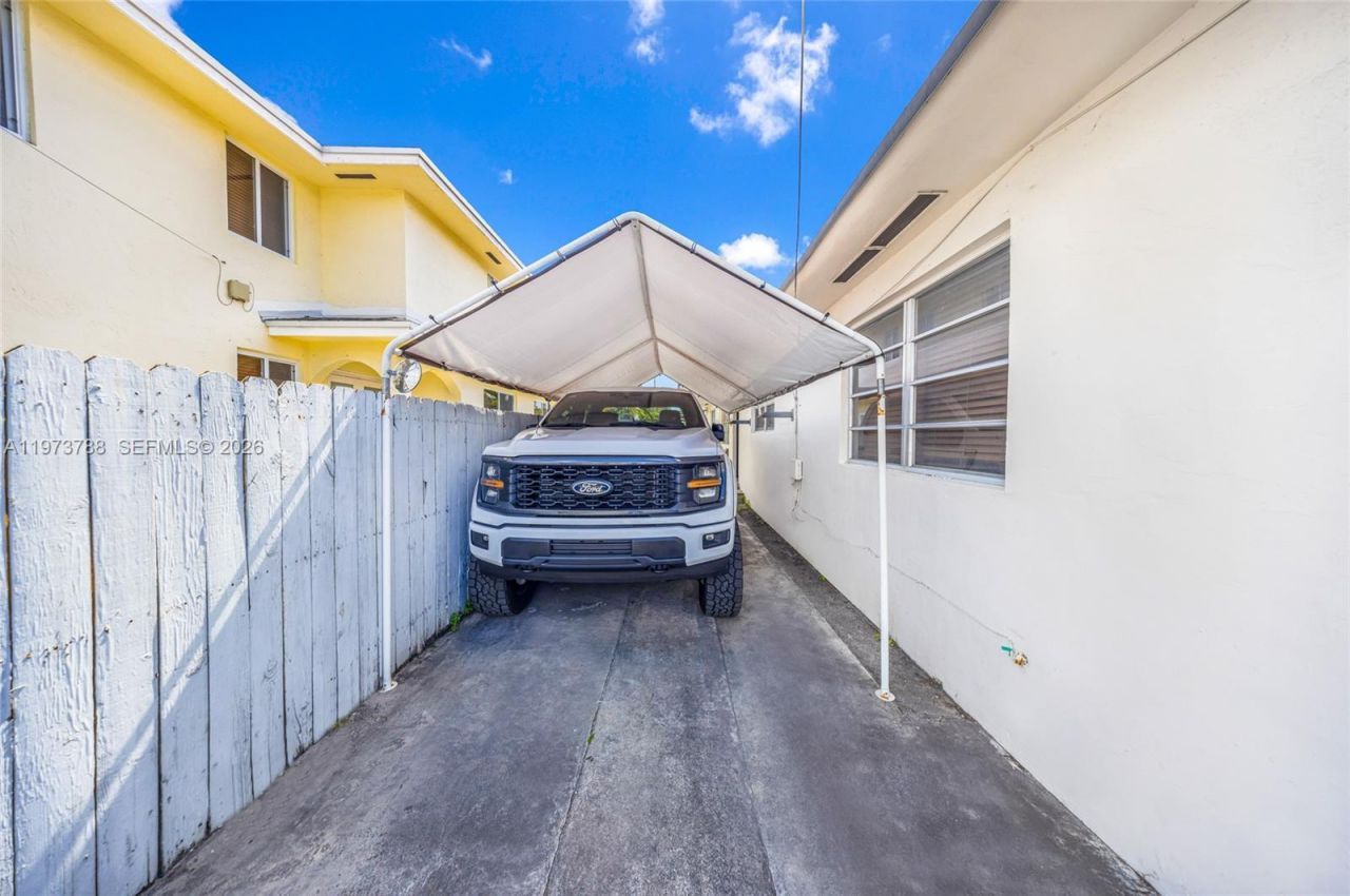 3532 NW 4th Ter , Miami, FL 33125 Photo