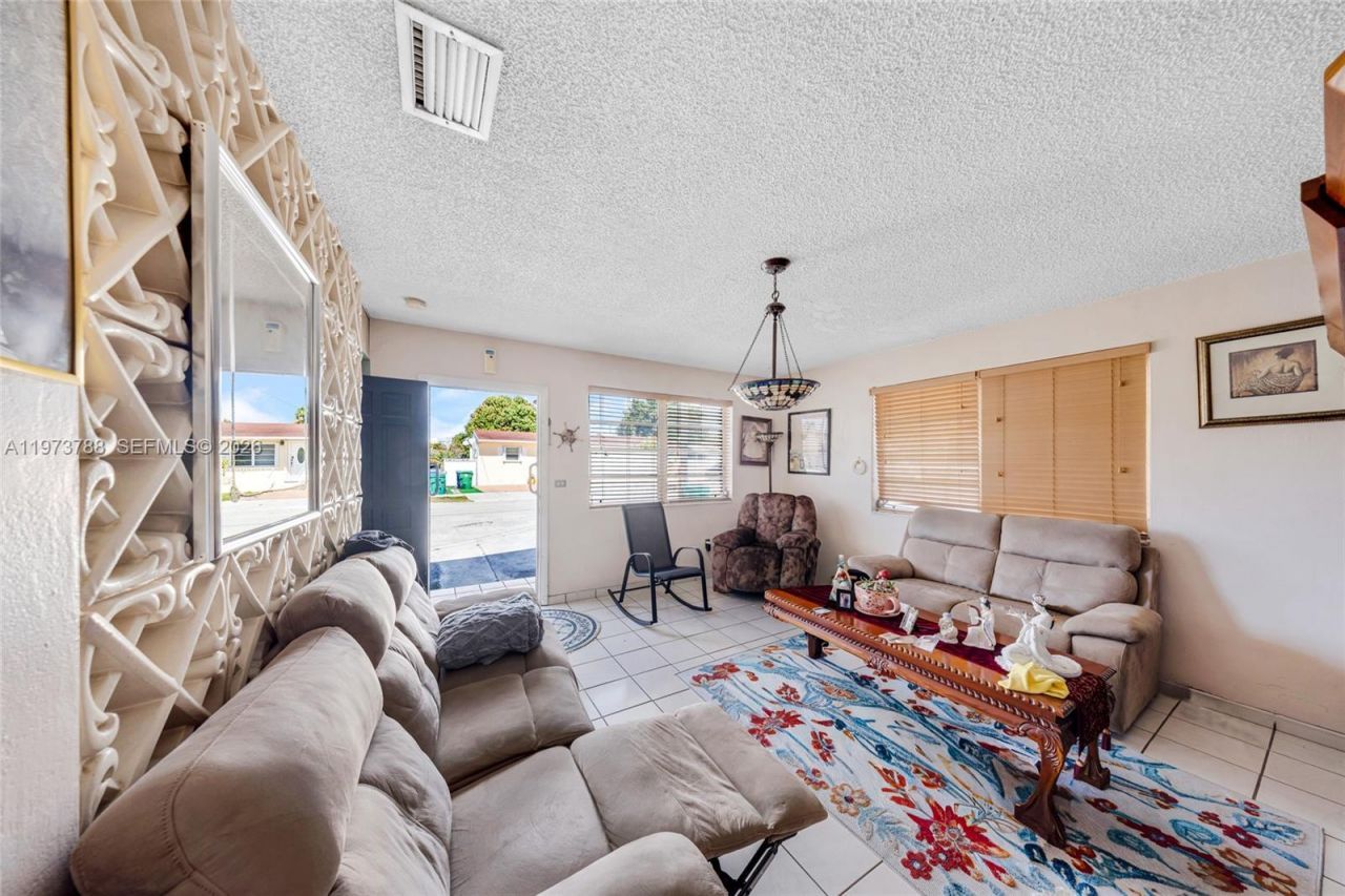 3532 NW 4th Ter , Miami, FL 33125 Photo