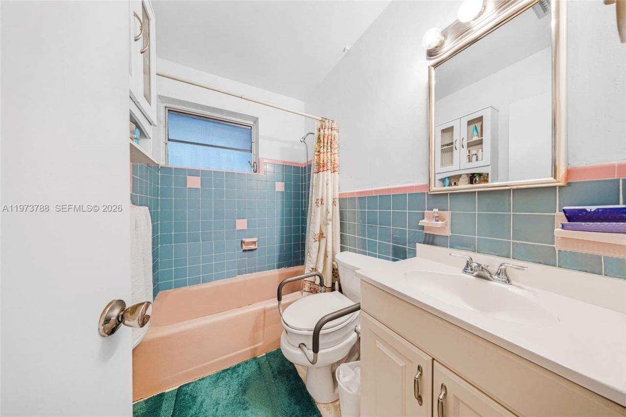 3532 NW 4th Ter , Miami, FL 33125 Photo