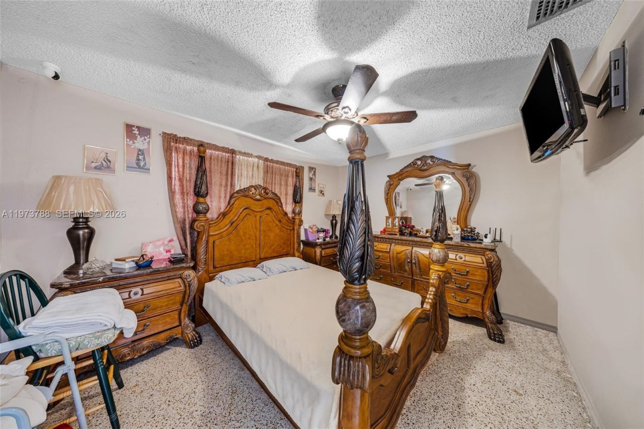 3532 NW 4th Ter , Miami, FL 33125 Photo