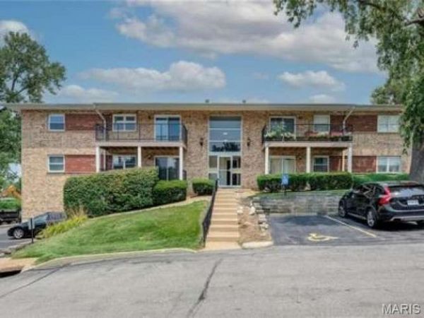 10395 Forest Brook Lane , Unit E, Creve Coeur, MO 63146