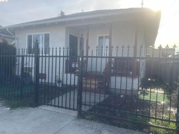 9725 9725 Holly St, Oakland, CA 94603