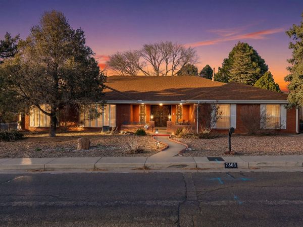 7601 Vista Del Arroyo Avenue NE, Albuquerque, NM 87109