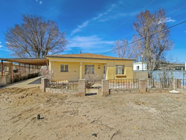 1101 Pear Drive SW, Albuquerque, NM 87105