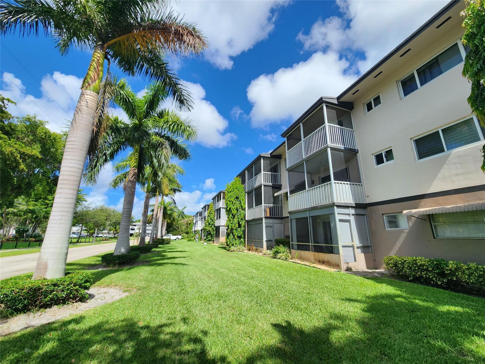 4900 Washington Street, Unit 309, Hollywood, FL 33021 Photo