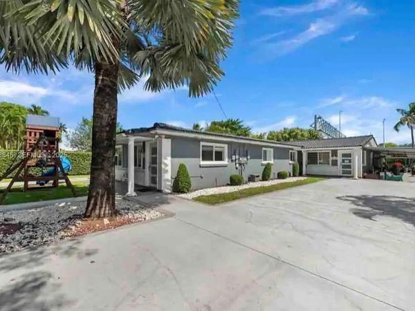 3008 NW 13th St , Miami, FL 33125