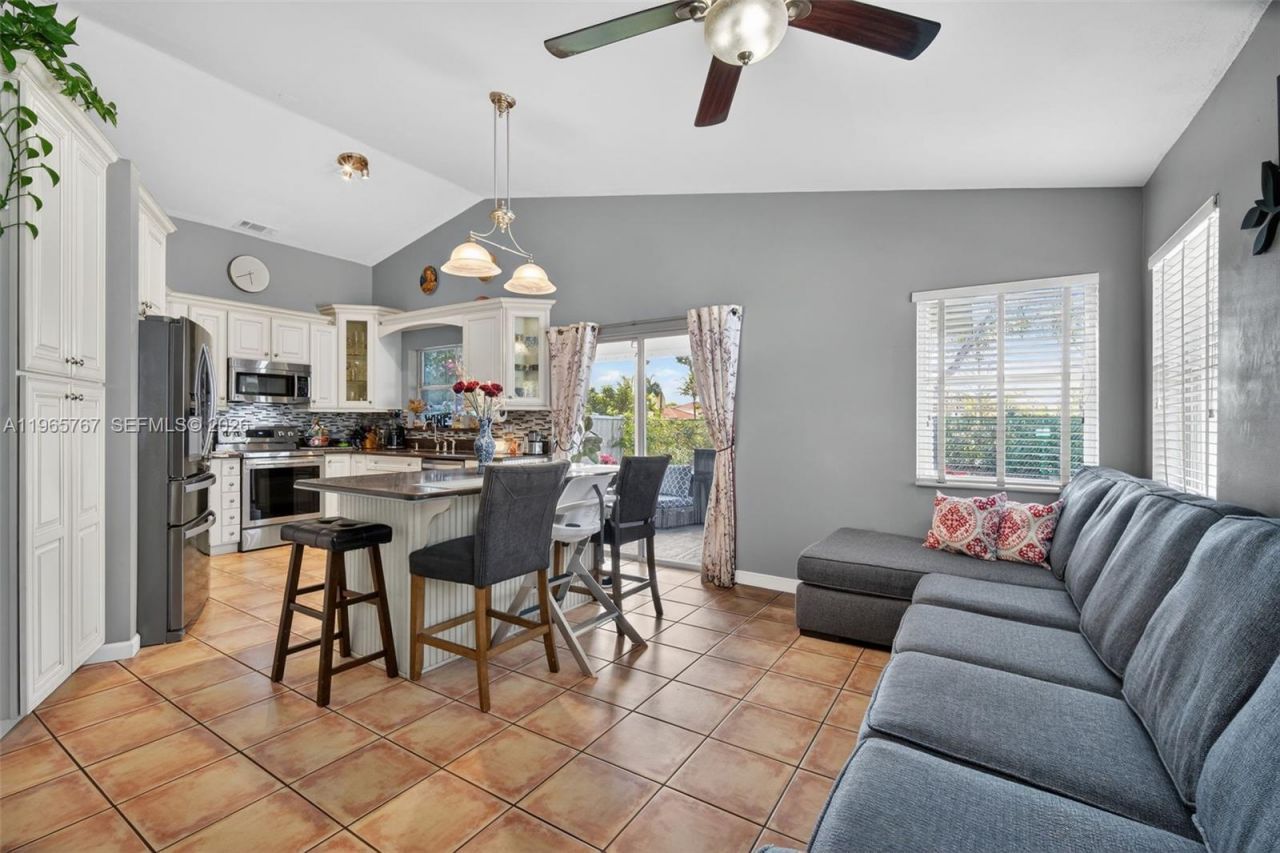 19238 NW 19th St, Pembroke Pines, FL 33029 Photo